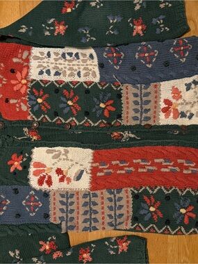 Classic Floral Patchwork Cardigan Sweater - Green / Red / Blue